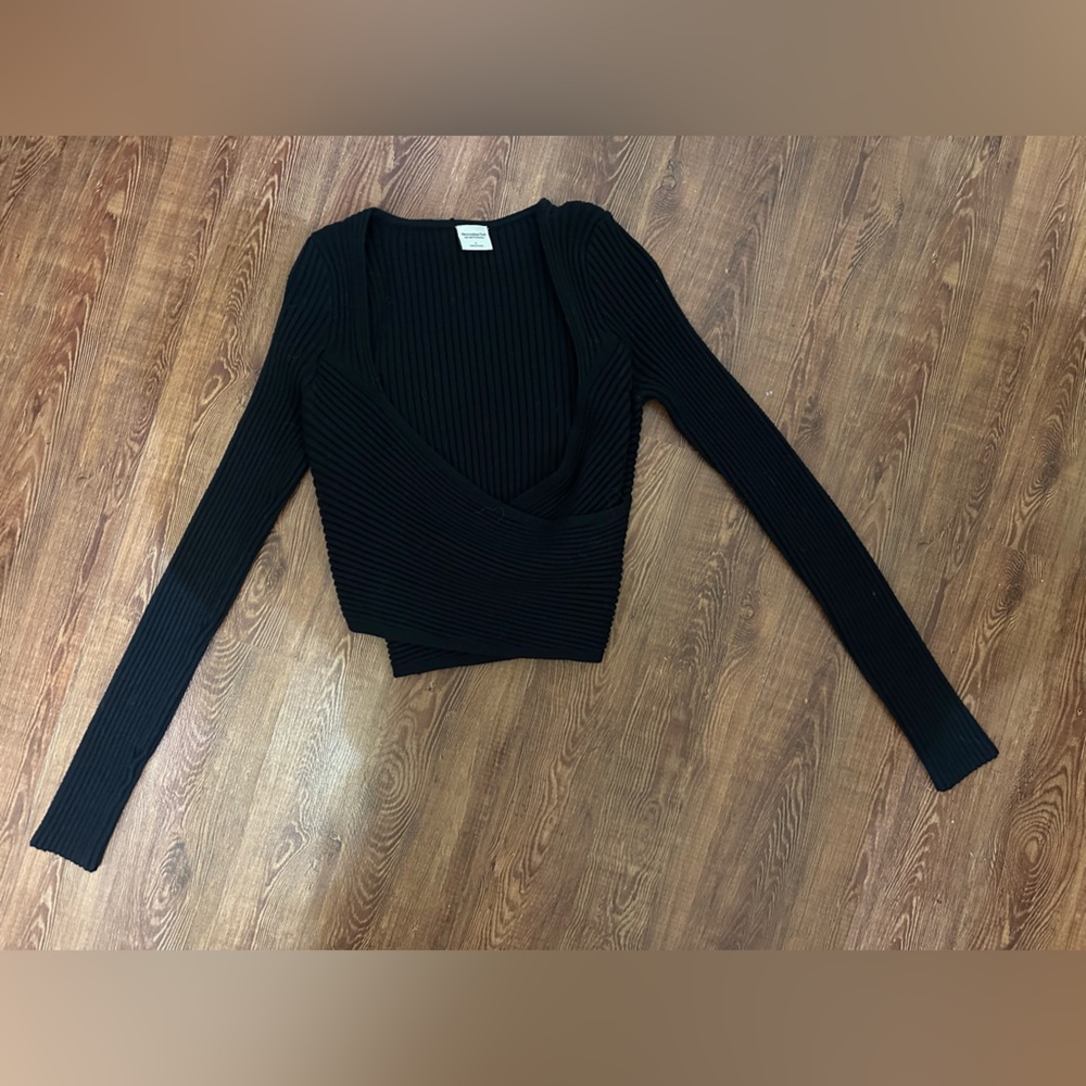 Abercrombie cross body sweater